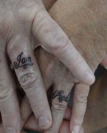 不变的承诺浪漫情侣指间纹身