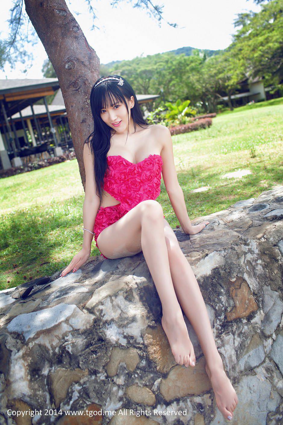 比基尼泳衣女郎杨上萱海边写真