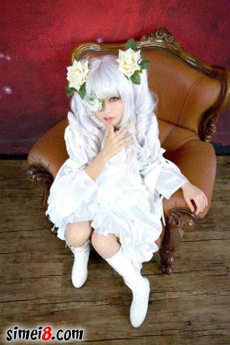 纯白无暇的cosplay蔷薇少女图片