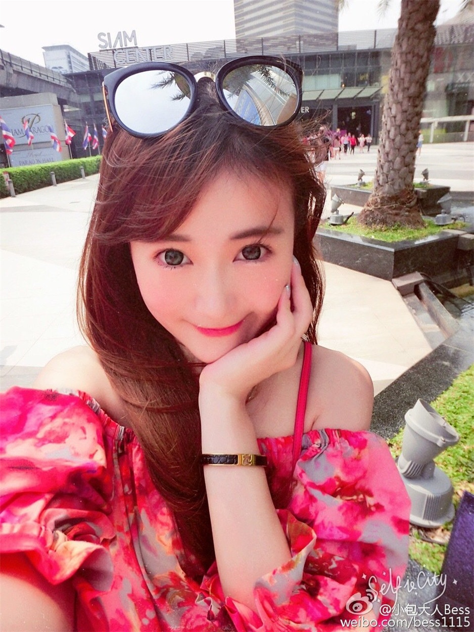 90后妹子小包大人Bess微博晒自拍图片