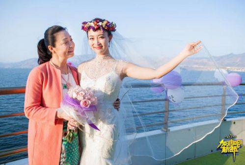 《还珠》皇后戴春荣嫁女儿 78岁容嬷嬷到场祝贺