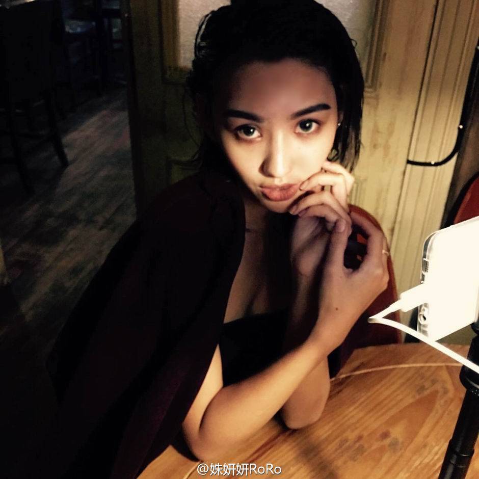 姝妍妍RoRo漂亮学妹清纯诱惑写真