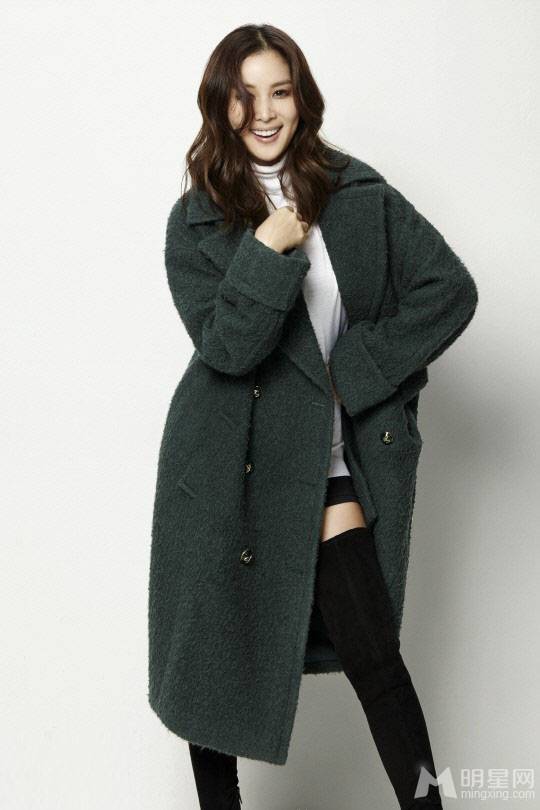 韩国演员高小英冬季服饰代言写真