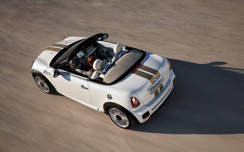 棕白相间家用篷车高清汽车图片