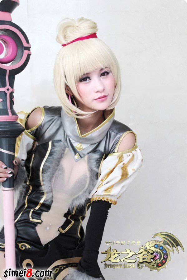 动漫cosplay图片女 化身性感弓箭手