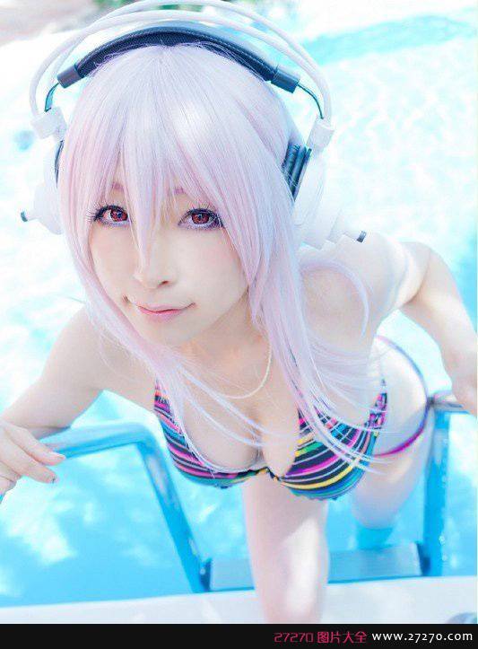 红色苹果Cosplay酥胸小妹妹