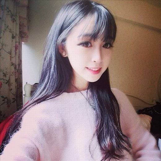 非主流美女甜蜜笑容图