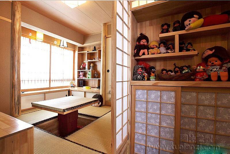 日式三居室卧室榻榻米设计简单舒适