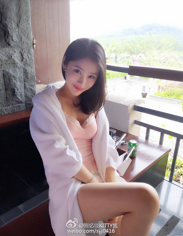 清新靓丽时尚美女施忆佳Ashley秒杀千万宅男