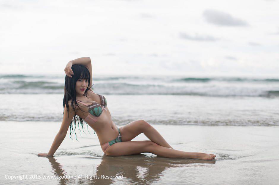 中国性感模特杨上萱大秀傲人身材