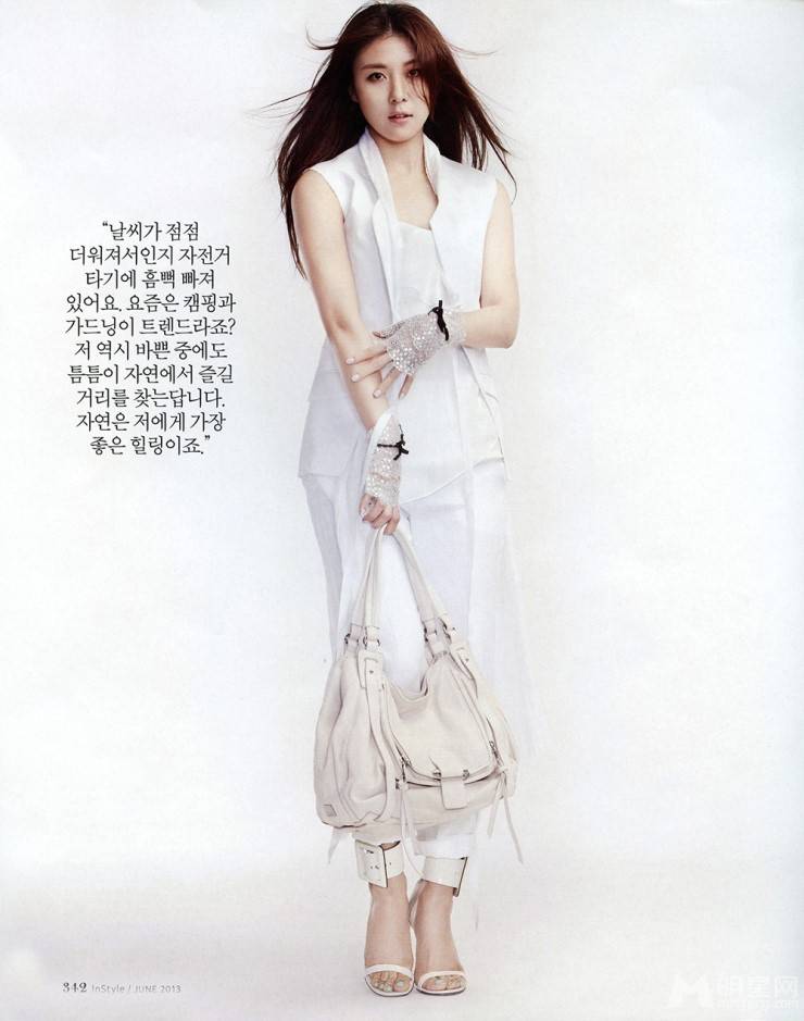韩国美女明星河智苑白衣时尚写真