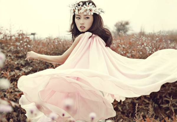 张嘉倪春日花漾女神唯美写真组图