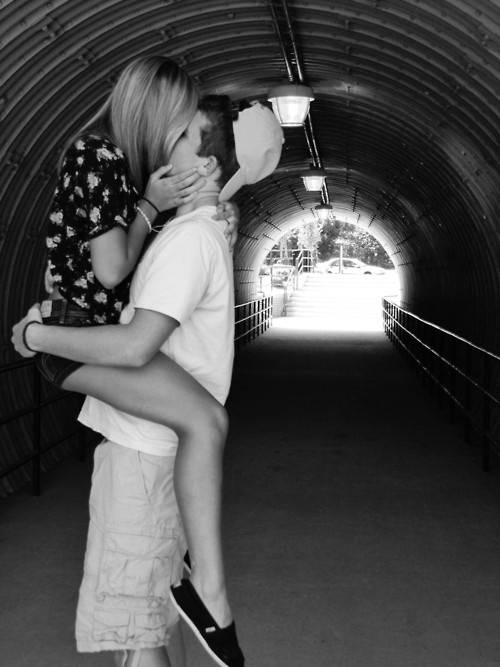 牵手一起走浪漫情侣图片