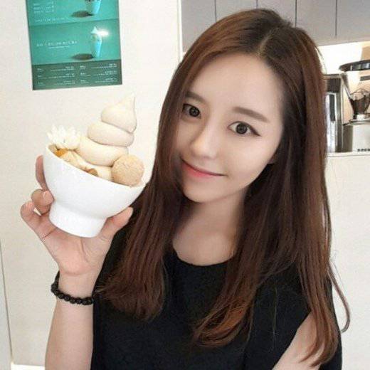 90后非主流女孩甜美自拍照