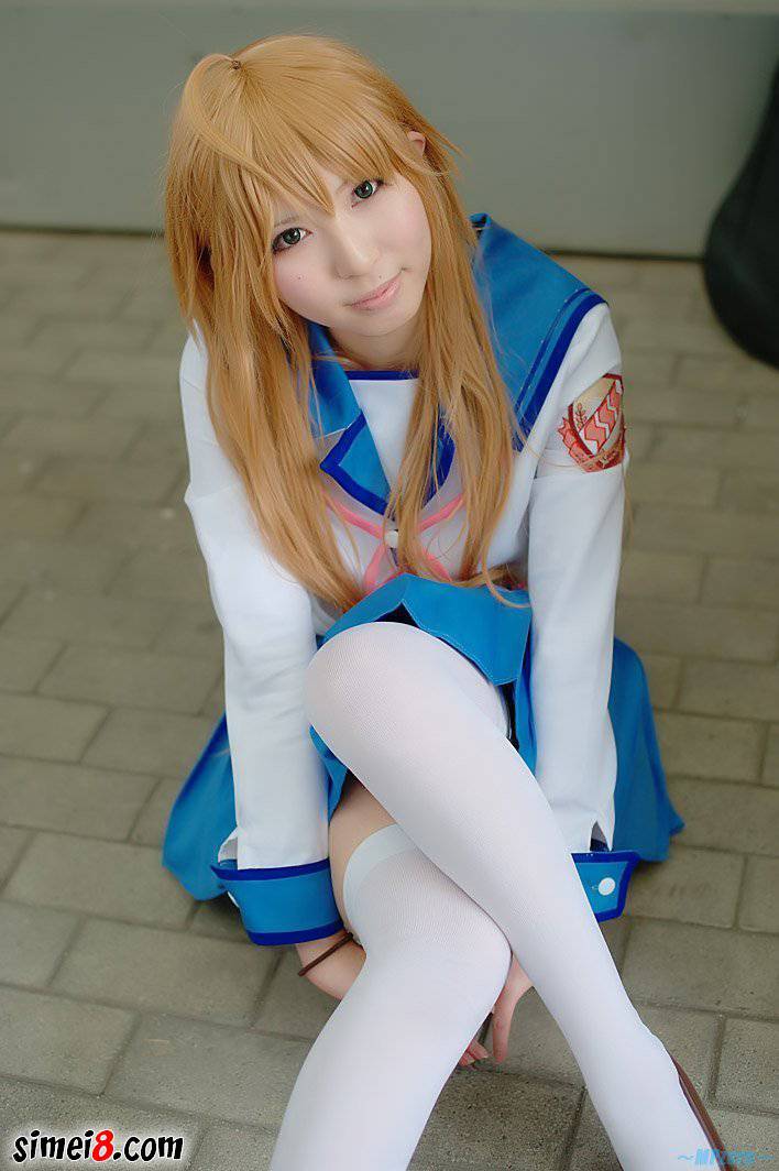 cosplay美女变身可爱学生妹图片