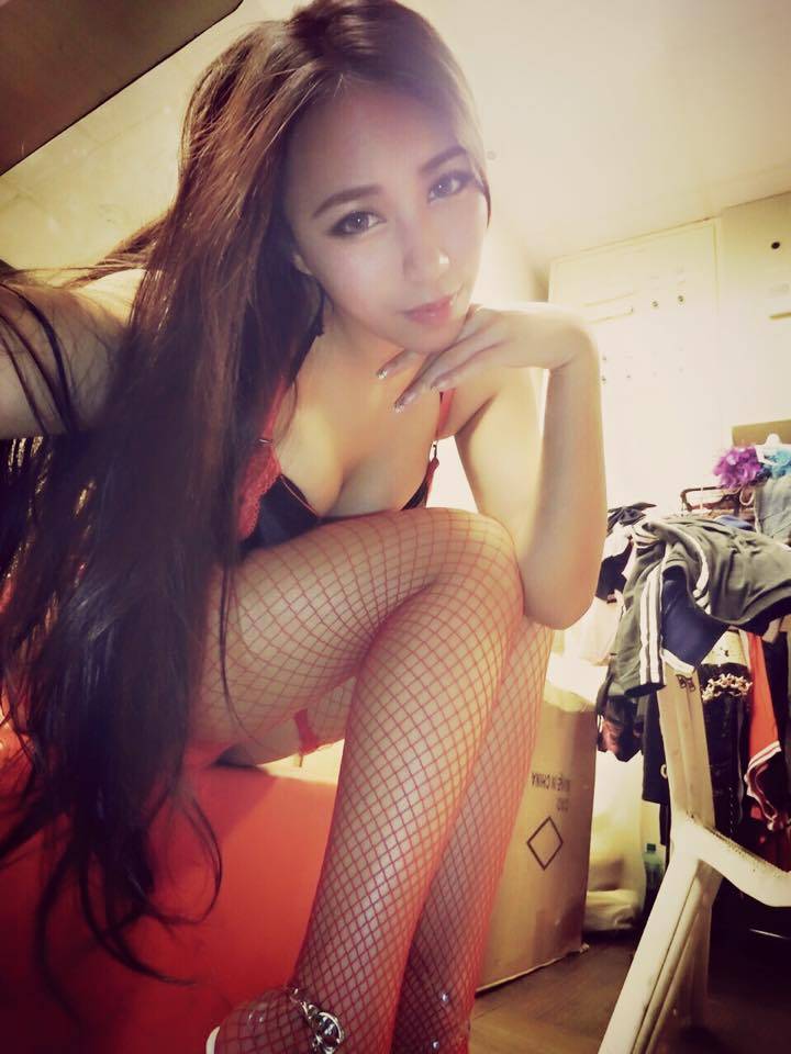 台湾性感女神Feifei菲菲超火辣美图
