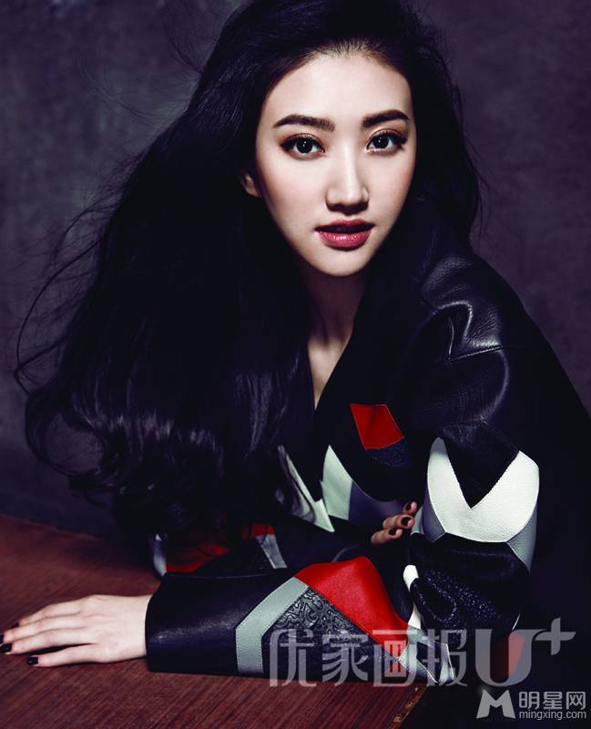 美女明星景甜最新复古时尚大片