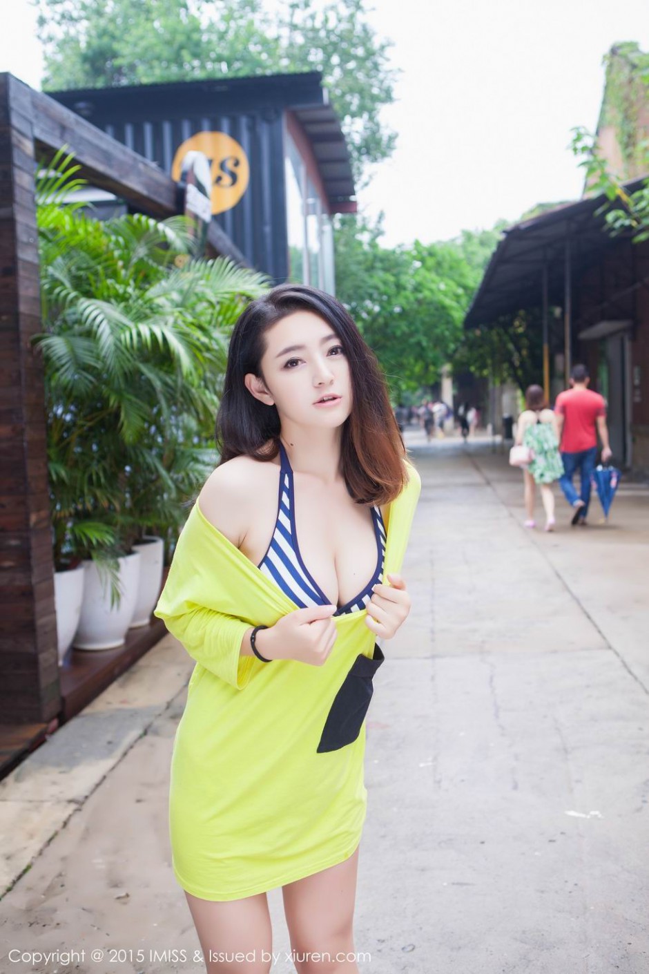 爱蜜社美女夏茉GIGI性感比基尼街拍写真