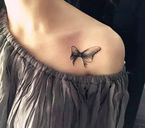 性感女生锁骨纹身图案