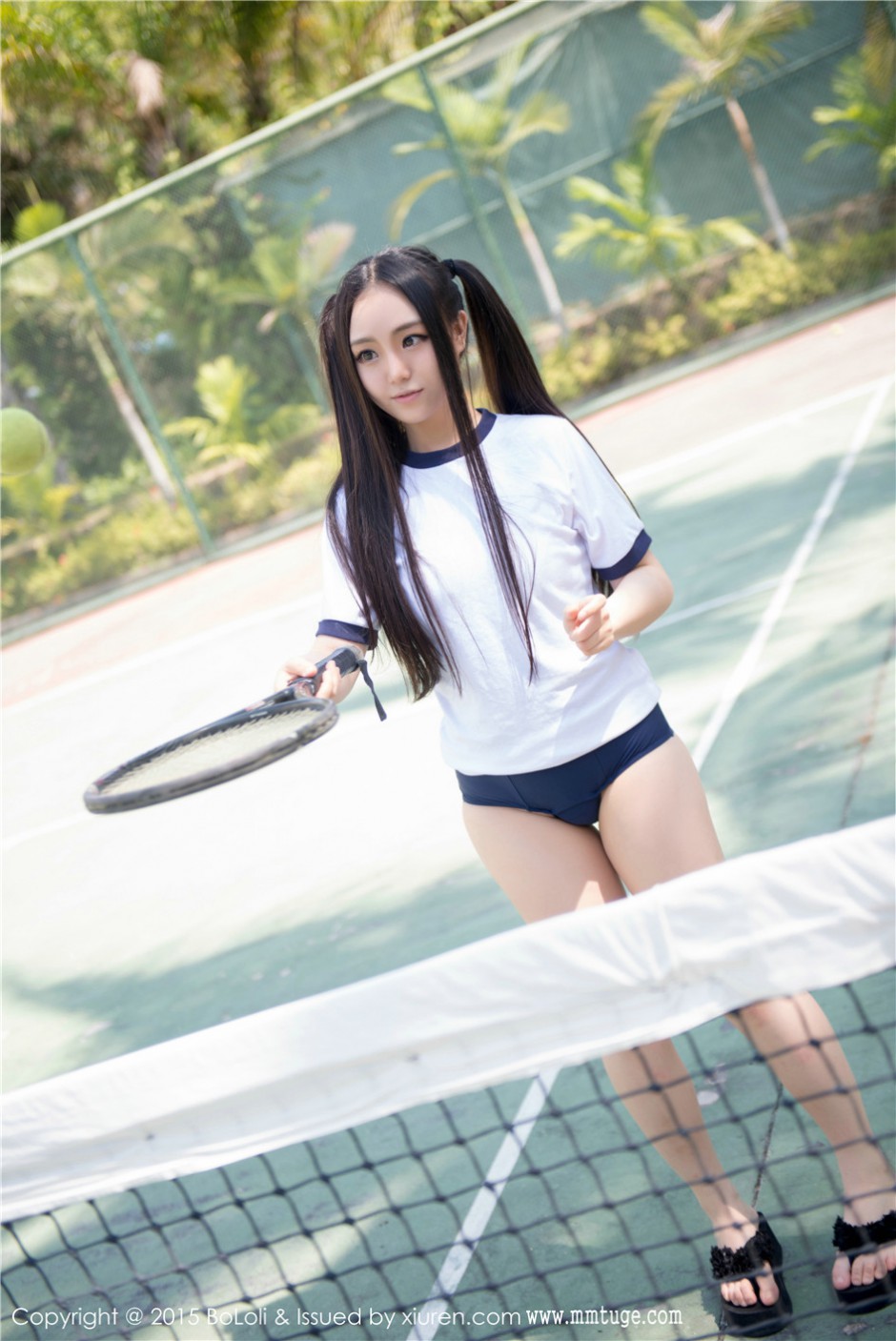 极品童颜美女许文婷户外诱人写真集