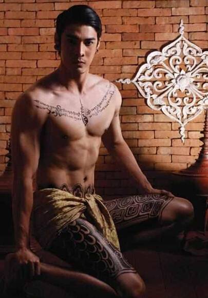 性感型男时尚彩绘纹身刺青