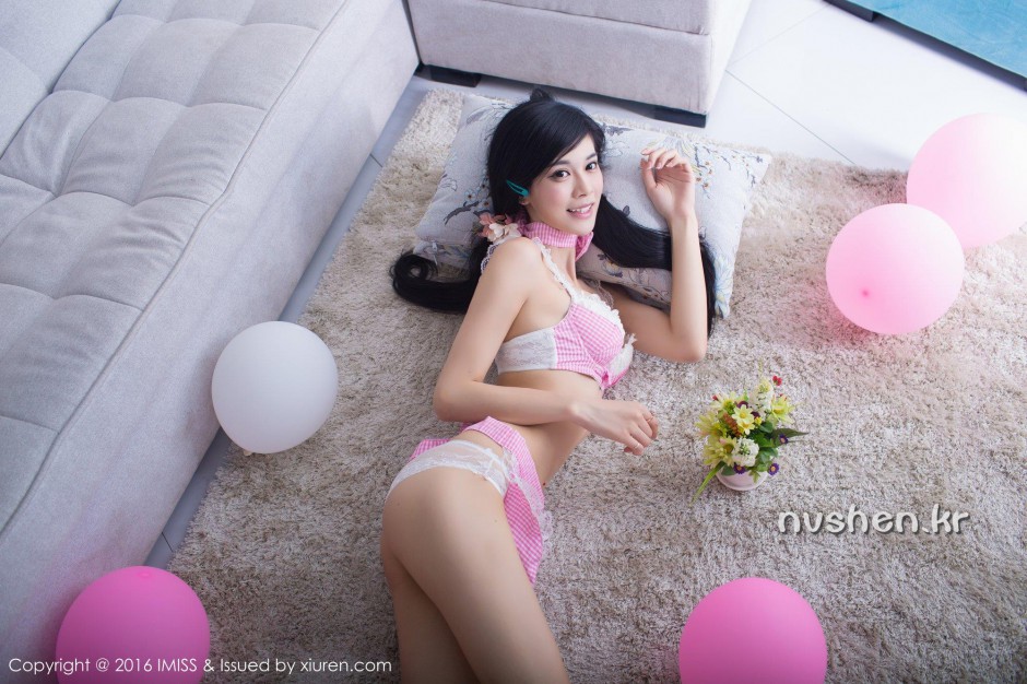 爱蜜社性感女神Panadol雅制服诱惑私房写真