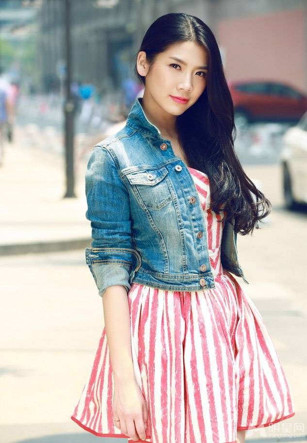 中国青年女演员马恺曼时尚街拍