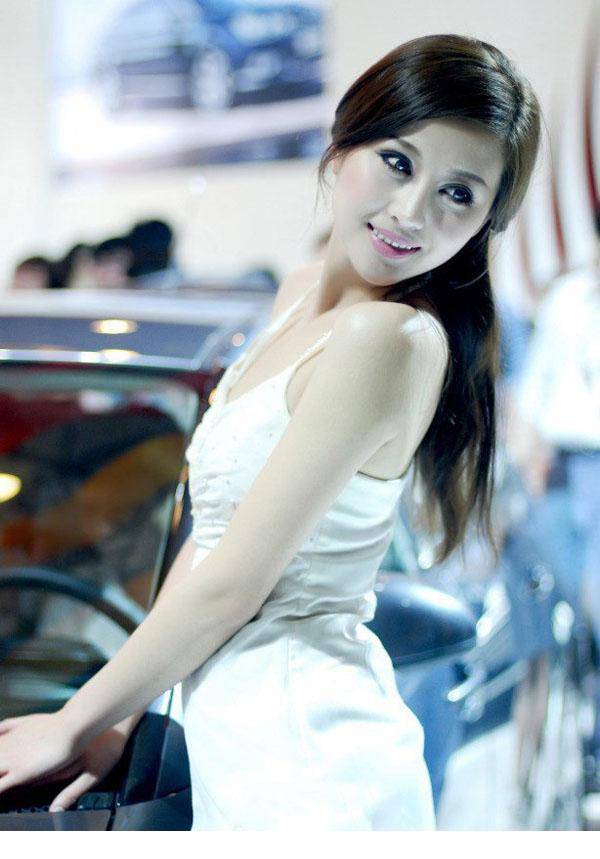 中国最美车模索蕾娜迷人照