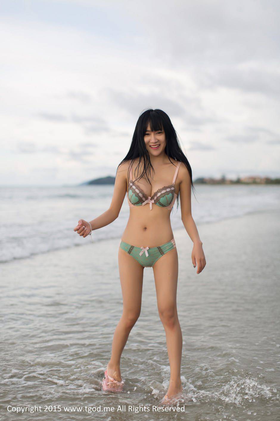 中国性感模特杨上萱大秀傲人身材