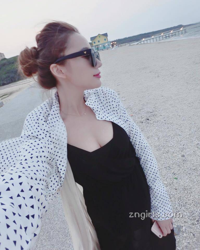 F罩杯火辣身材美女洪雅雅夏日度假写真