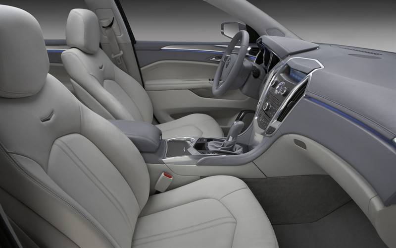 凯迪拉克汽车疾驰图片赏析