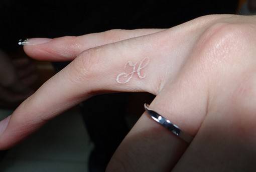 隐形手指刺青纹身图片小巧精致