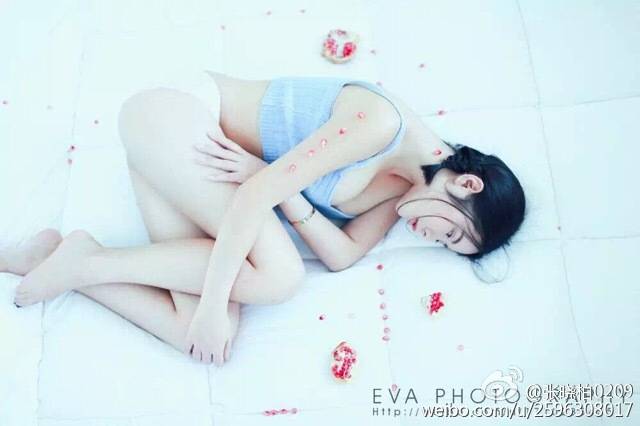 比基尼小姐张晓柏丰满诱惑写真集