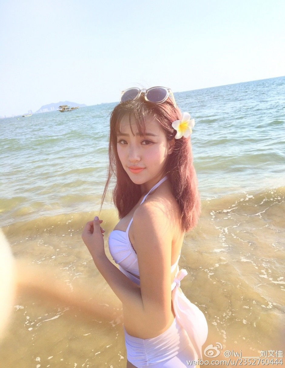 网络红人模特刘文佳性感写真合辑