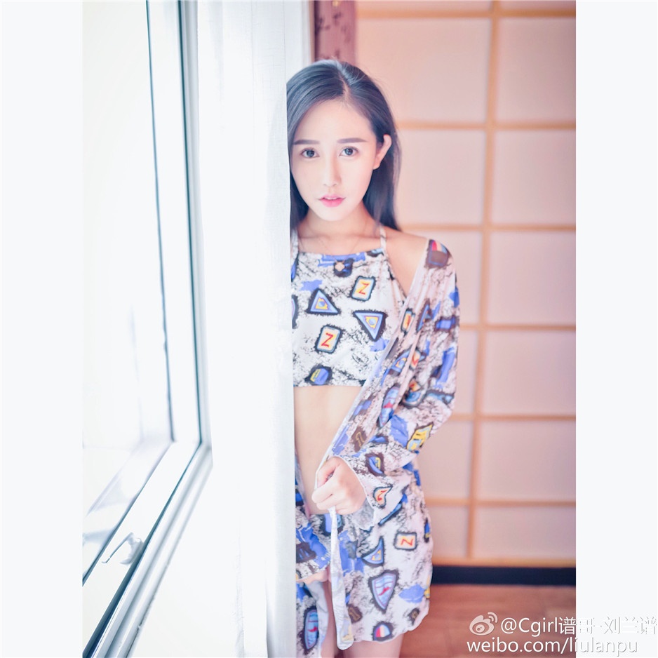 90后超瘦小蛮腰美女刘兰谱微博高清图