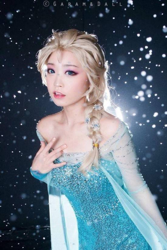 《冰雪奇缘》女主艾莎Cosplay图片欣赏