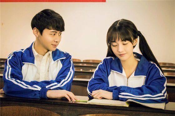 情侣甜蜜浪漫图片一对两张高清