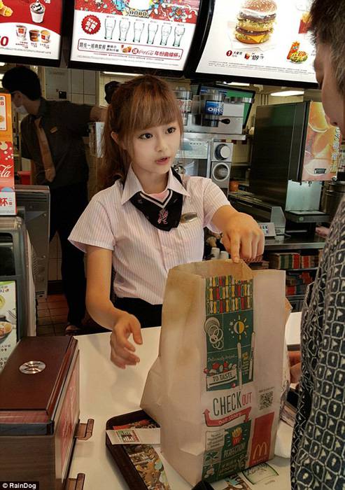 台湾“麦当劳女神”爆红!顾客也变多了