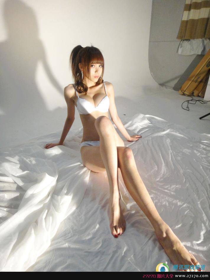 白嫩系类 甜美美女迷人诱惑COS