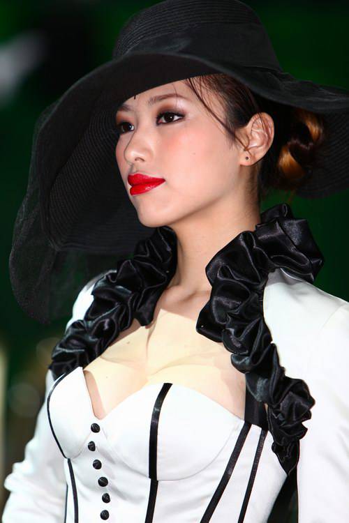 北京车展靓丽车模小蛮腰拍摄