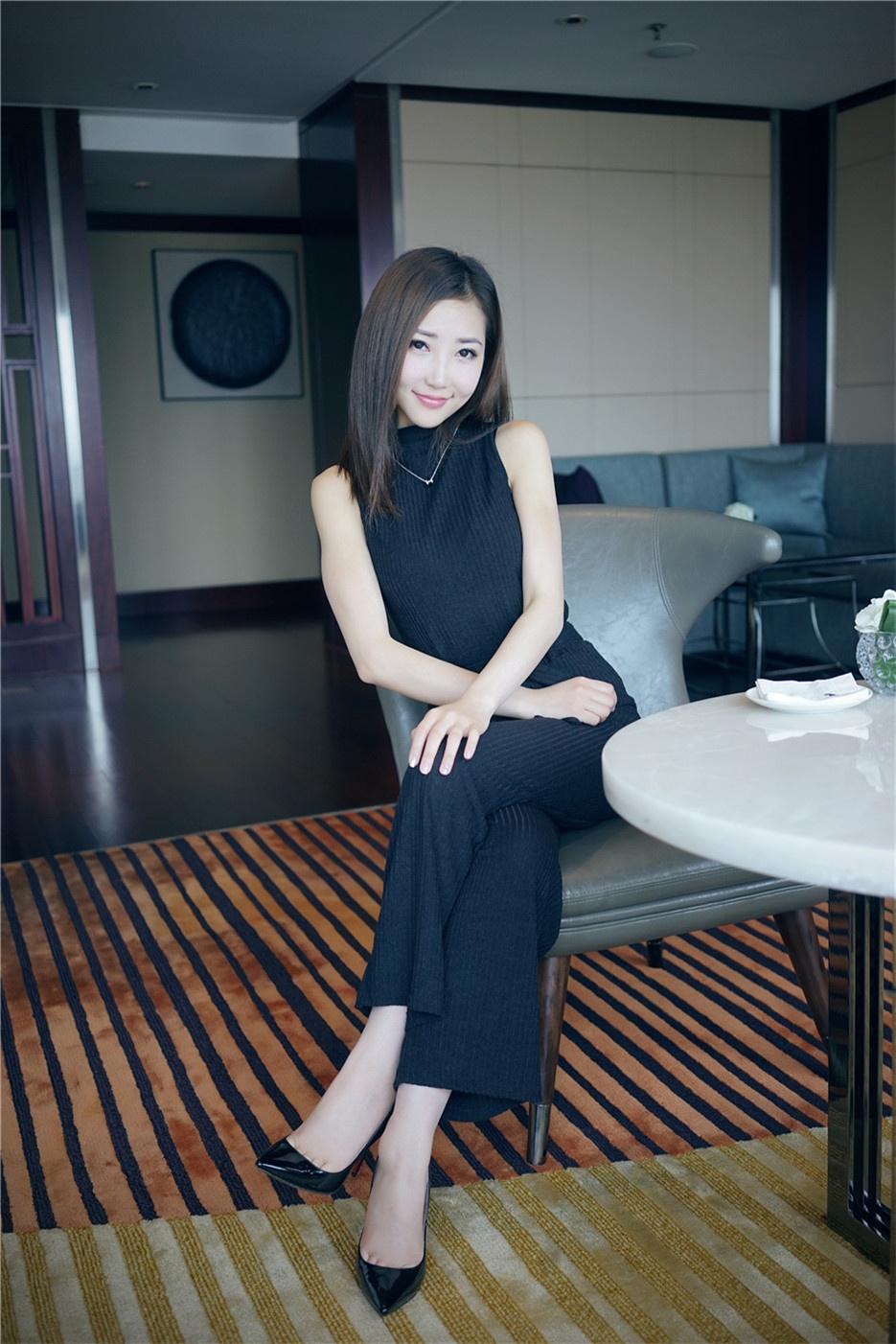 时尚气质御姐尤美Yumi妩媚酥胸私房照