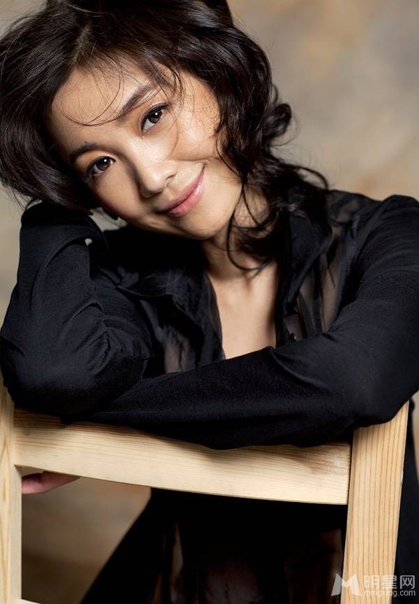 影视演员赵雪莲初秋休闲写真