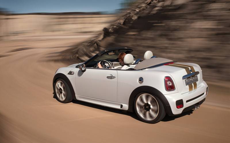 棕白相间家用篷车高清汽车图片