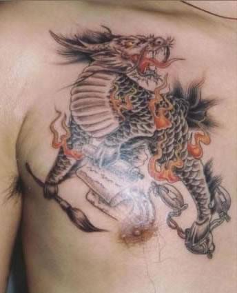 男人霸气胸部麒麟纹身图案