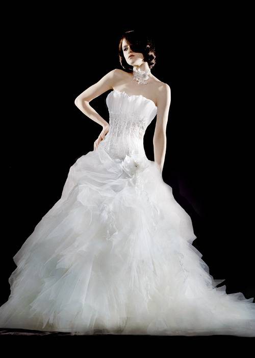 幸福满满的新娘淡雅简约婚纱美图