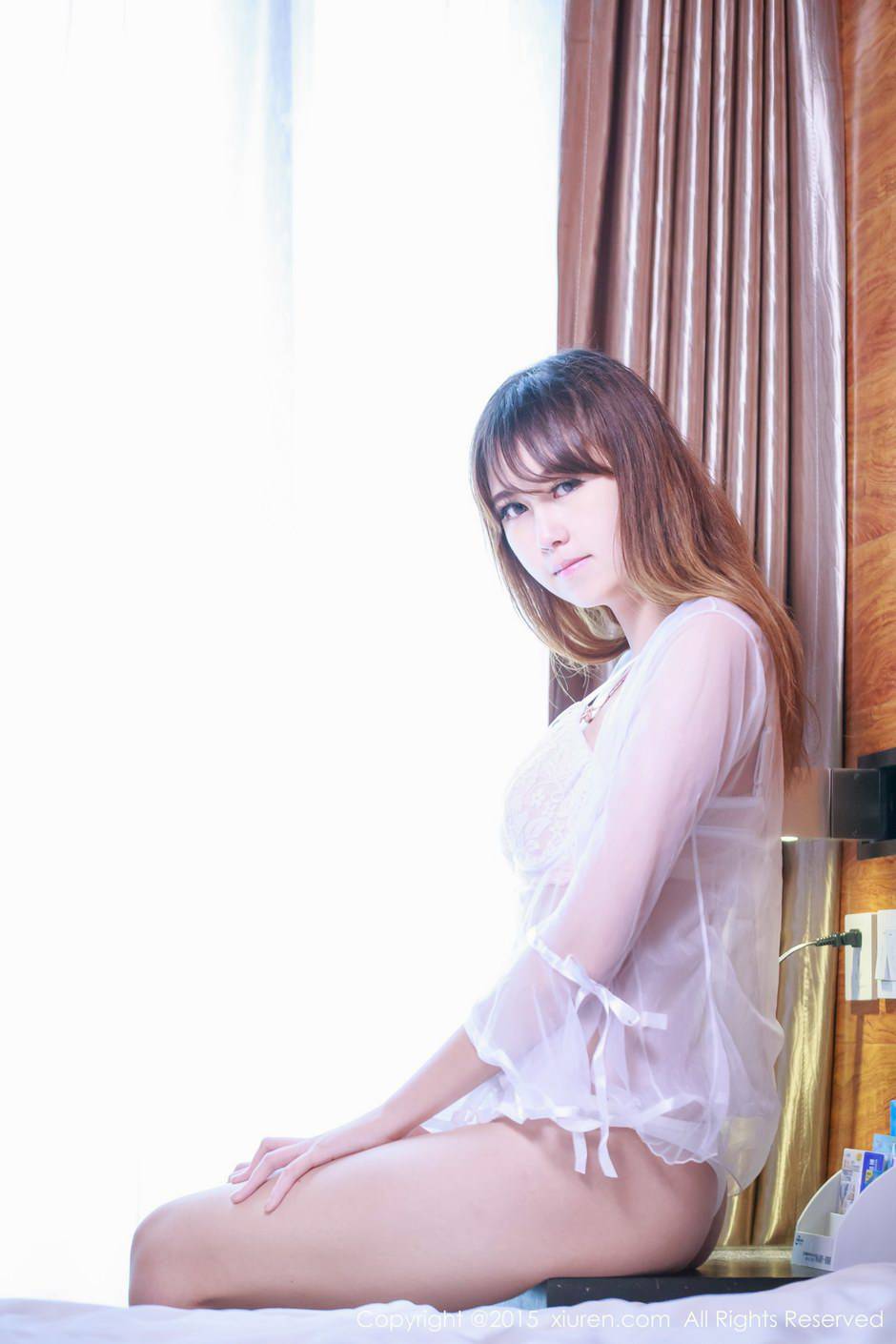 秀人网新人模特轩儿清纯诱惑私房照