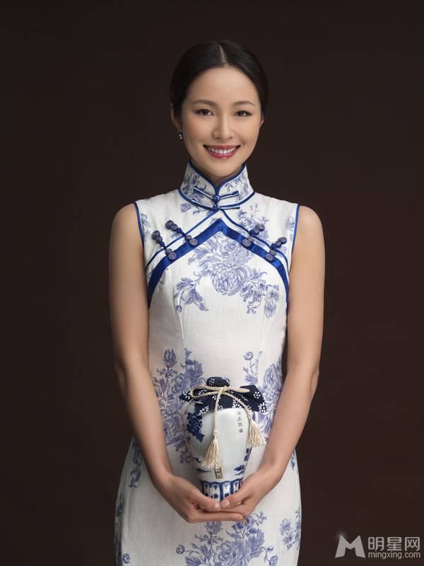 中国女演员江一燕穿旗袍彰显古典之美