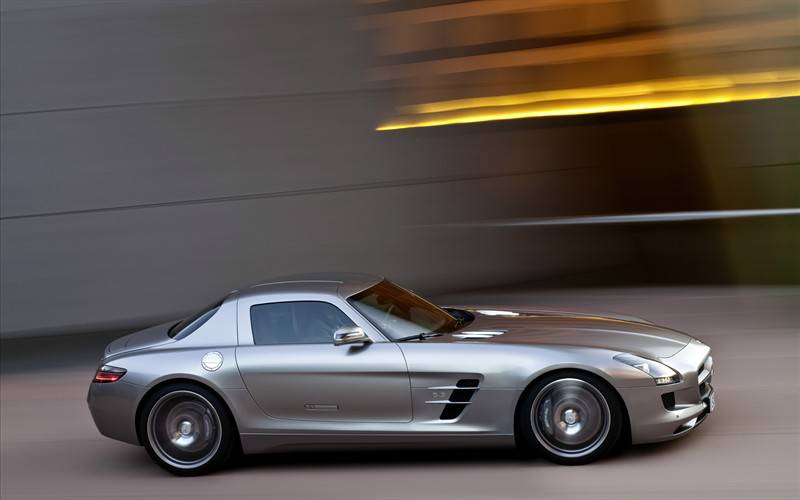 高清灰色奔驰轿跑图片欣赏