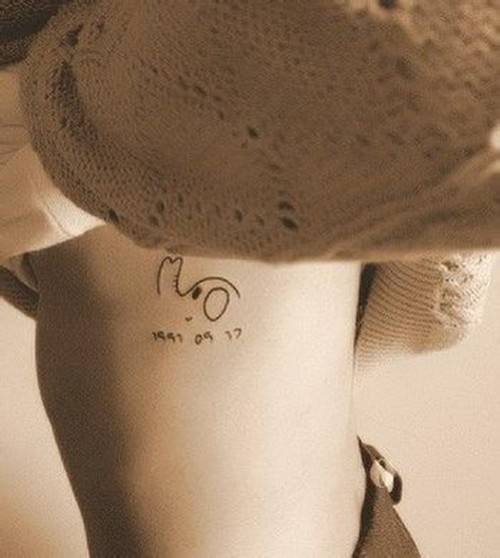 女生腰部纹身图案气质柔美