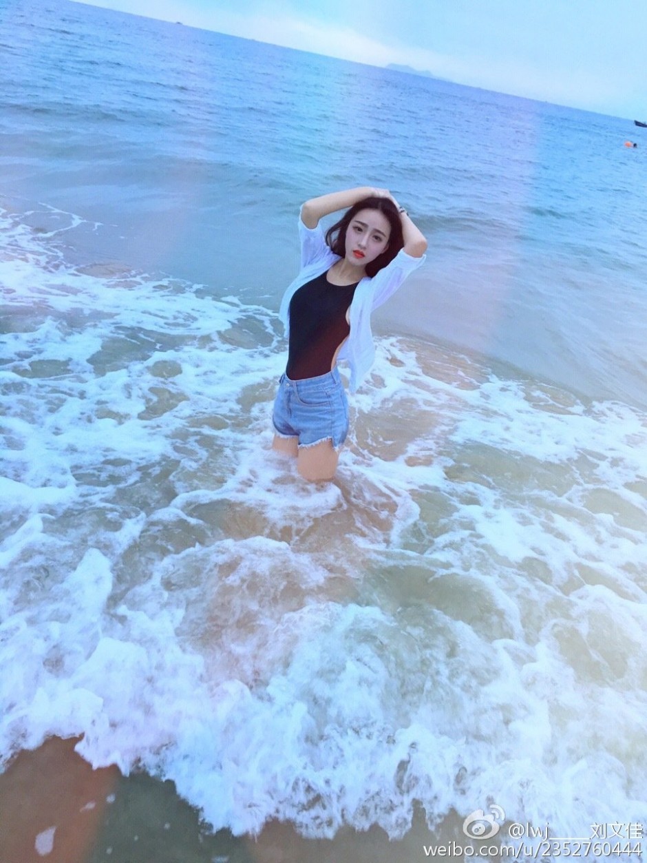 网络红人模特刘文佳性感写真合辑